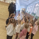 Pani policjantka i grupa Żabki..jpg