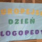 Tablica informacyjna o rozwoju mowy - hol główny SP
