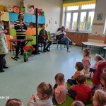 Przedszkolaki podczs audycji muzycznej..jpg