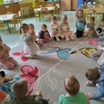 Dzieci z grupy Pszczółki w czasie zajęć Szpital Pluszowego Misia..jpg