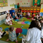 Grupa sówki bierze udział w warsztatach szpital pluszowego misia..jpg