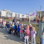 Grupa Żabki_ Biedronki i Pszczółki podczas spaceru z okazji Pierwszego Dnia Wiosny..jpg