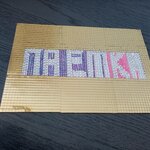 napis po rosyjsku __pajetki_ wyklejony cekinami.jpg