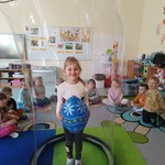 Dziewczynka z grupy Biedronki zamknięta w bańce mydlanej..jpg