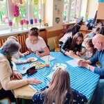 Wspólne malowanie ozdób Wielkanocnych..jpg
