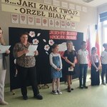 Jury odczytuje wynyki konkursu_ uczestnicy gromadzą się przed dekoracją..jpg