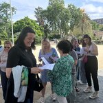 Uczestnicy kursu w Barcelonie na zajęciach w parku.jpg