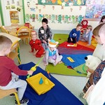 Chłopiec z grupy Misie łowi złotą rybkę..jpg