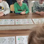 Ćwiczenia motoryki narządów artykulacyjnych przed lustrem.