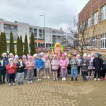Dzieci z grup Biedronki i Pszczółki wyruszają na poszukiwanie wiosny..jpg