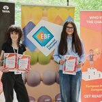 Wręczenie certyfikatów uczestnictwa uczniom w europejskim finale EQF.jpg