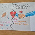 Praca plastyczna ucznia przedstawiająca ściskające się dłonie i hasła promujące przyjaźń, zrozumienie oraz sprzeciw wobec przemocy i agresji.