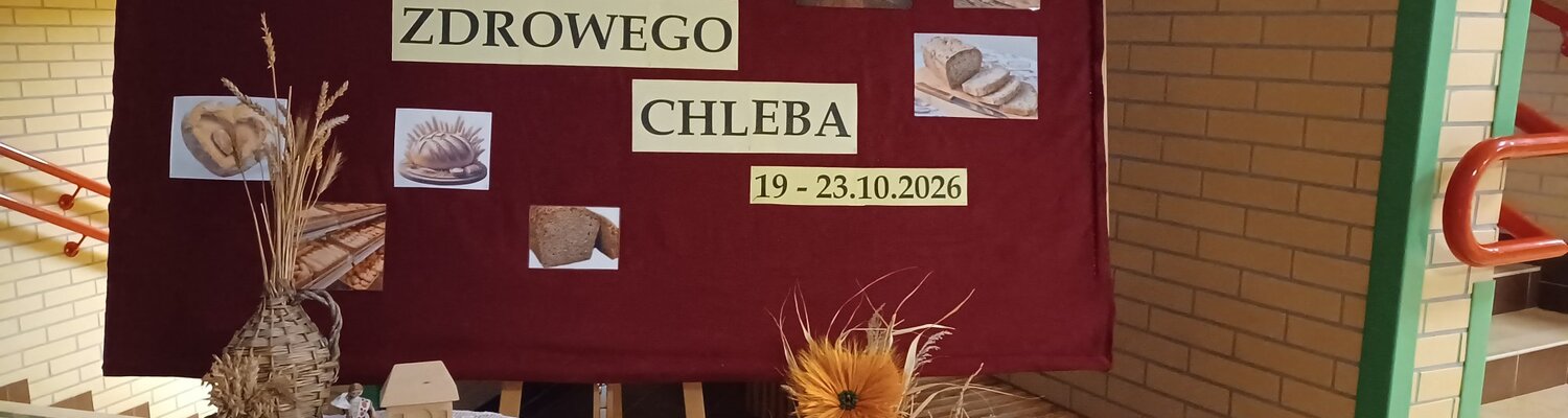 Tablica Tydzień Zdrowego Chleba_ ozdobiona kłosami zbóż_ słonecznikami oraz fotografiami różnych rodzajów pieczywa.jpg