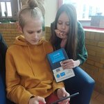 Na lekcjach języka polskiego dla uchodżców z Ukrainy uczymy sie , wykorzystując tablety po.jpg