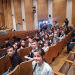 Zdjęcie przestawia uczniów w Sali Koncertowej Opery i Filharmonii Podlaskiej..jpg