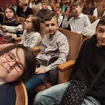 Zdjęcie przedstawia uczniów w Sali Koncertowej Opery i Filharmonii Podlaskiej..jpg