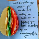 Wystawa kartek wielkanocnych w języku angielskim.